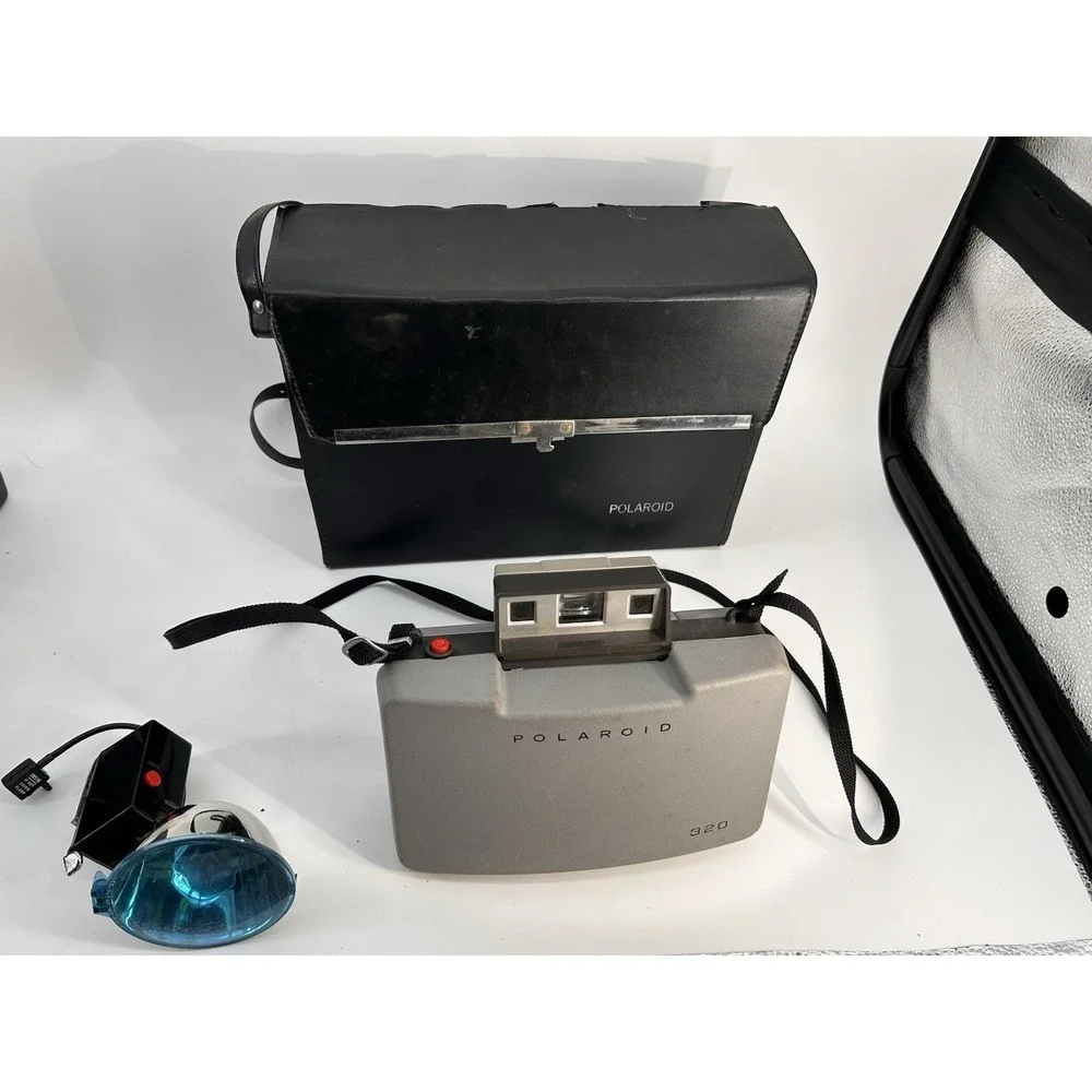 Vintage Polaroid 320 Automatic Land Film Camera‎ Untested